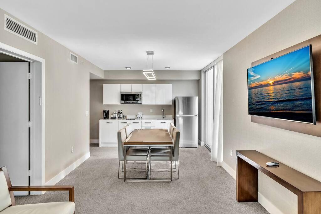 King Balcony Water Views-hosted By Sweetstay * Miami Beach