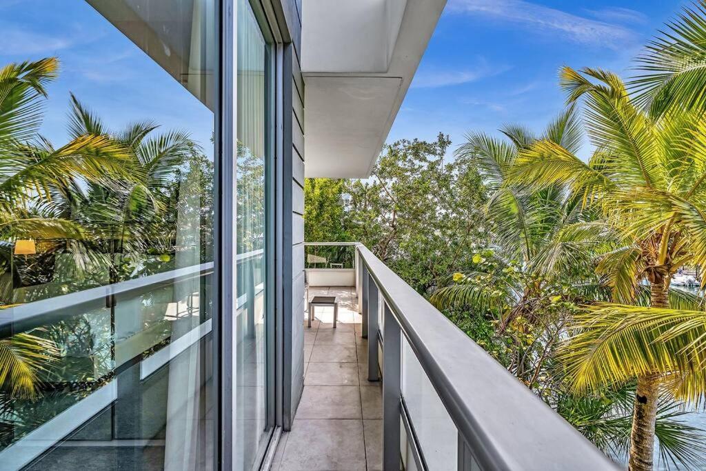 Apartment King Balcony Water Views-hosted By Sweetstay Miami Beach