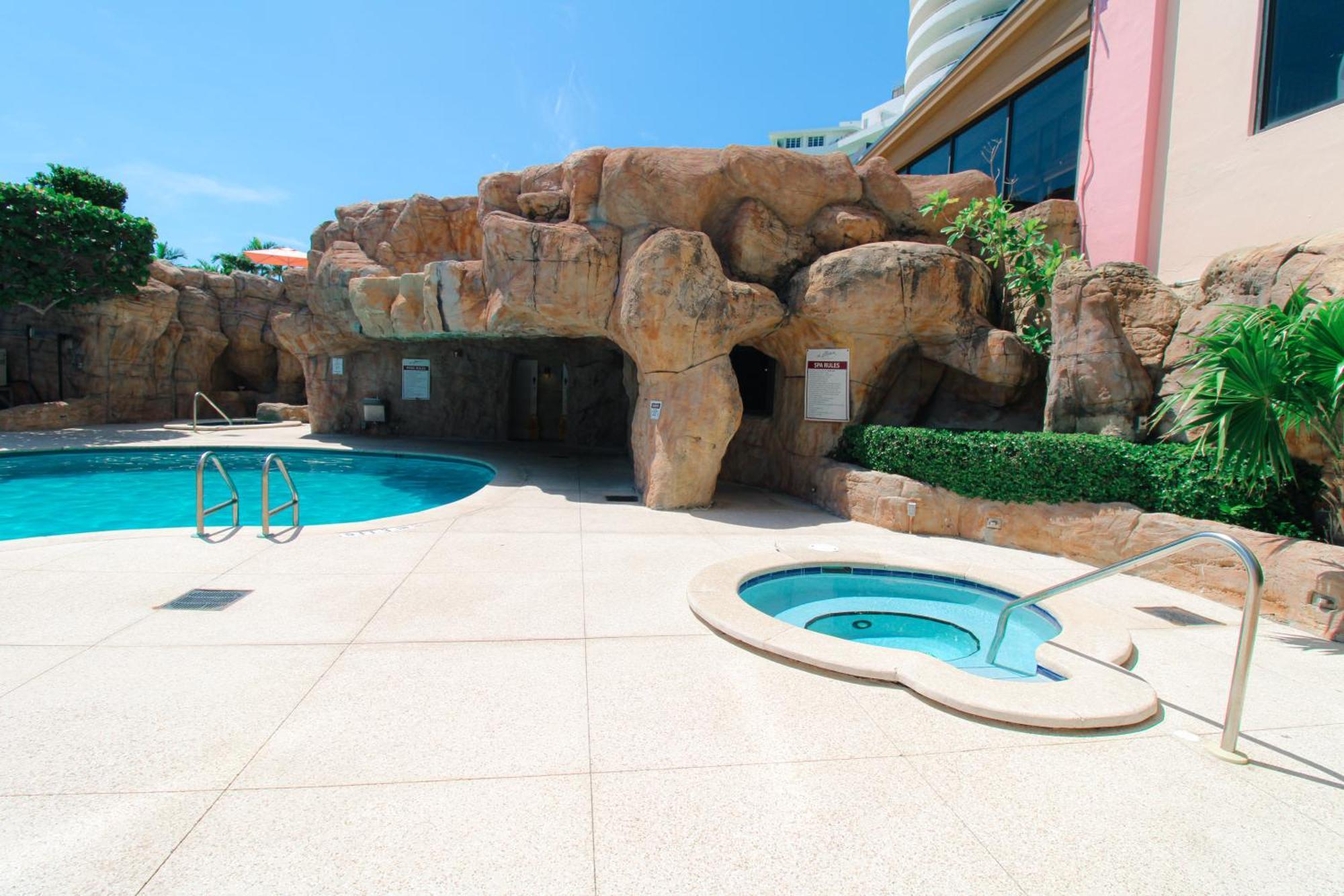 Alexander 1211 Beachfront With Direct Access, 2 Pools, Sauna, Gym *