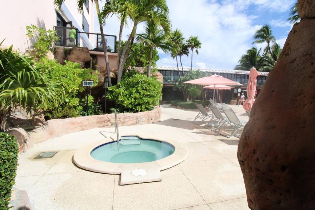 Alexander 511 Beachfront With 2 Pools, Direct Access, Sauna, Tikki Bar * Miami Beach