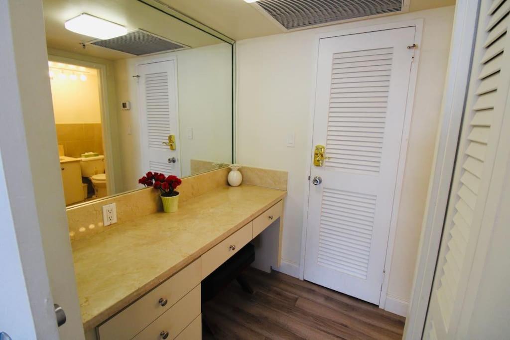 Alexander 511 Beachfront With 2 Pools, Direct Access, Sauna, Tikki Bar Holiday home *