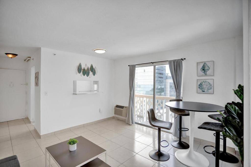1506- 1br & 1ba Retreat With Stunning Intracoastal Views Apartment
