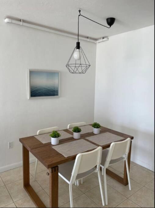 1401- Stylish 1br& 2ba With Breathtaking Ocean Views