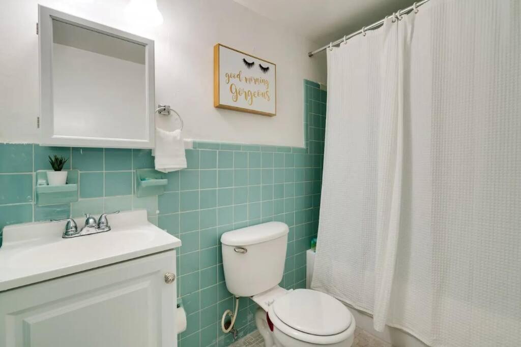 1203- Modern 1br & 2ba With Balcony