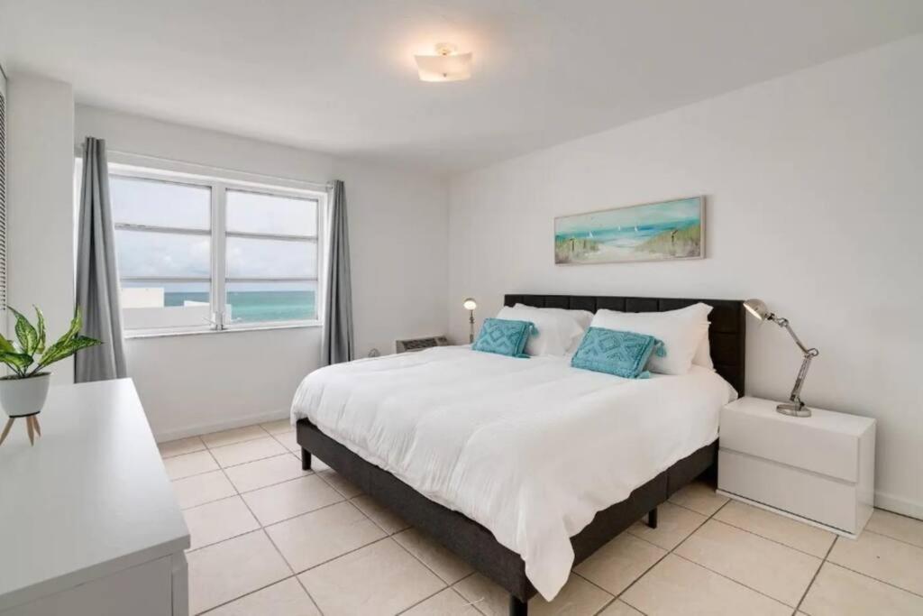 1201- Luxurious 1br & 2ba With Stunning Ocean Views Apartment