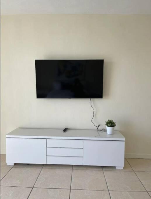 1102- Stylish 1br With 1ba With Stunning & Ocean Views Apartment Miami Beach