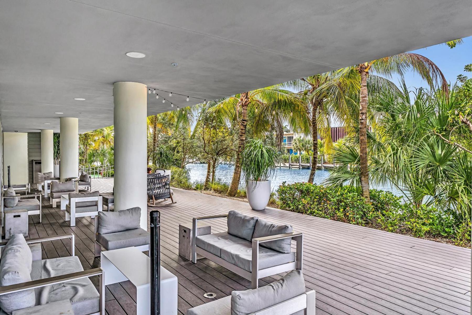 Grand Deluxe Two Bedroom With Balcony Water Views, Corner Apartment