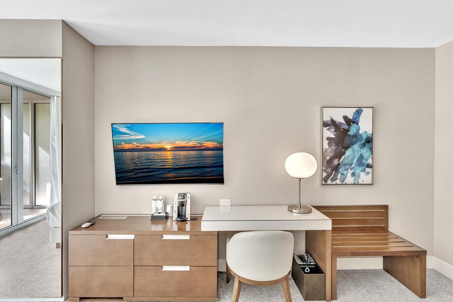 Apartment Grand Deluxe Two Bedroom With Balcony Water Views, Corner *