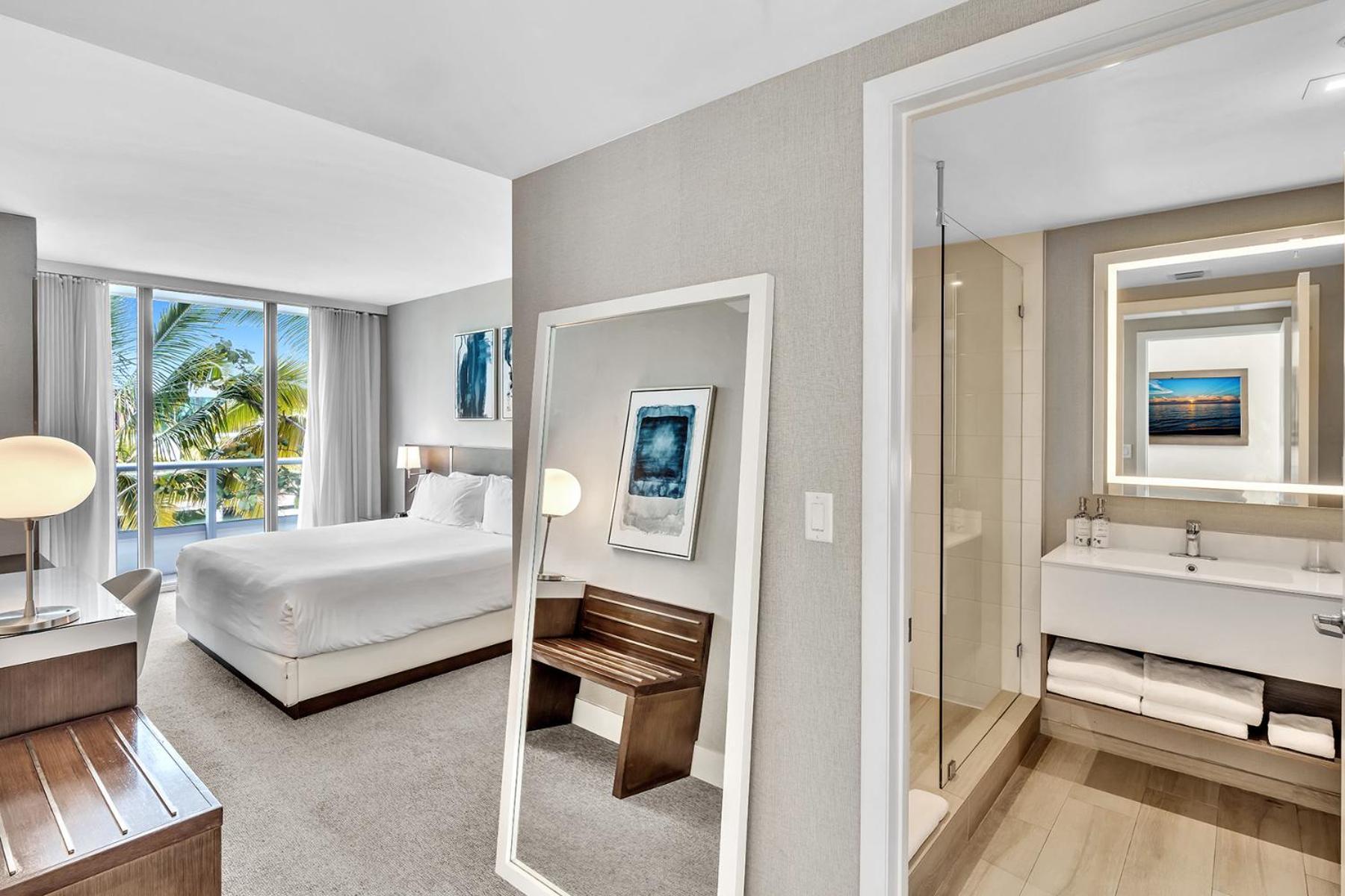 Grand Deluxe Two Bedroom With Balcony Water Views, Corner Miami Beach