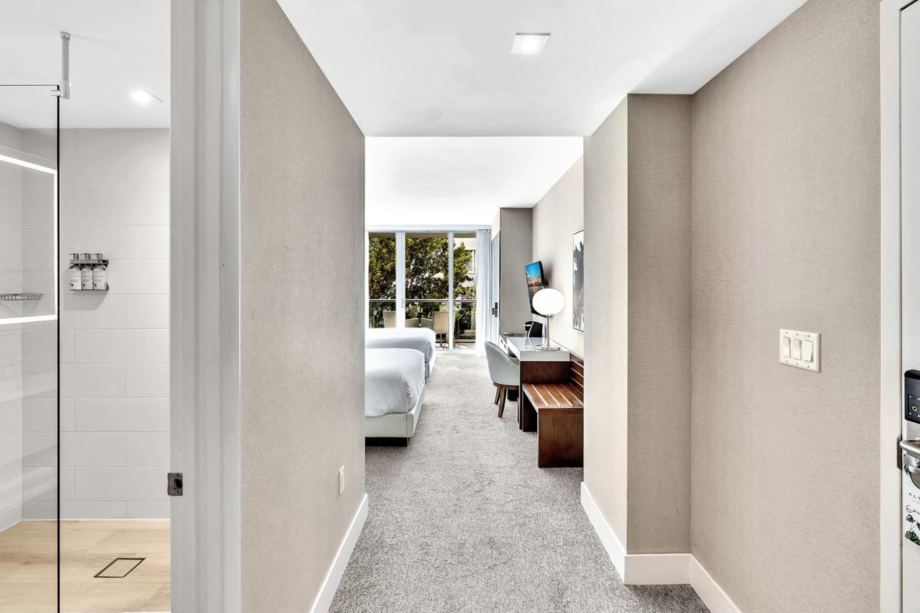 Grand Deluxe Two Bedroom With Balcony Water Views, Corner * Miami Beach