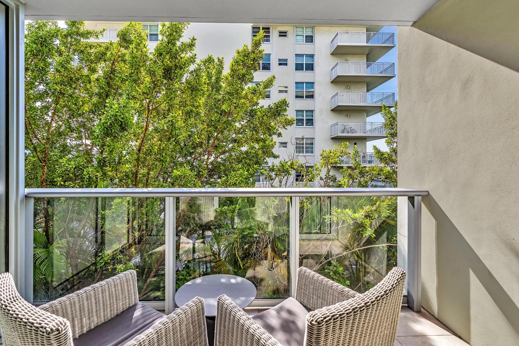Grand Deluxe Two Bedroom With Balcony Water Views, Corner Miami Beach