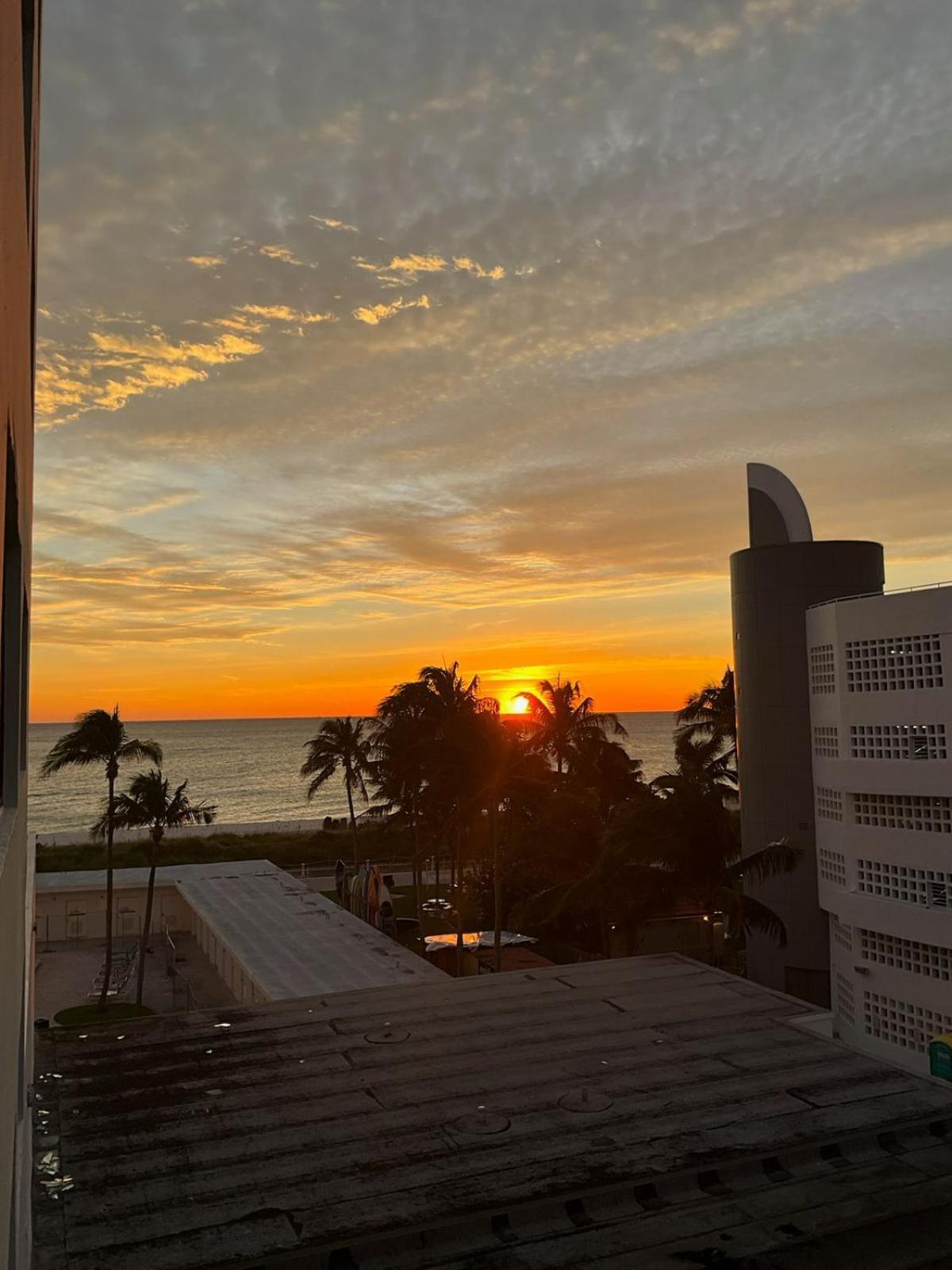 Apartment Beautiful In A Seafront Miami Beach