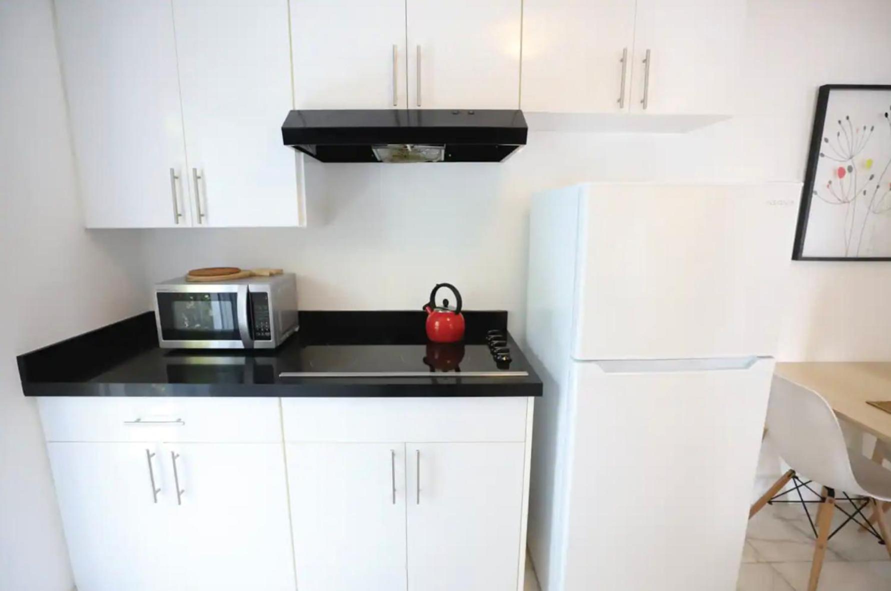 Apartment South 2 Bedroom Family & Pet Friendly With Balcony & Free Parking *