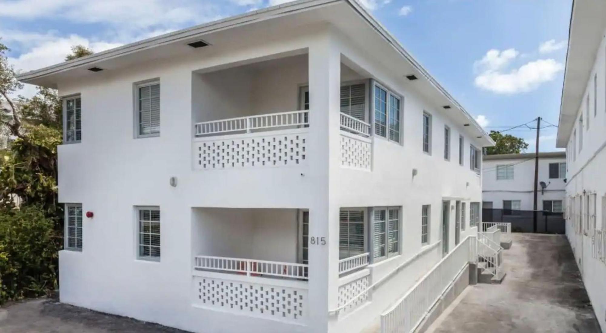 South 2 Bedroom Family & Pet Friendly With Balcony & Free Parking Apartment Miami Beach