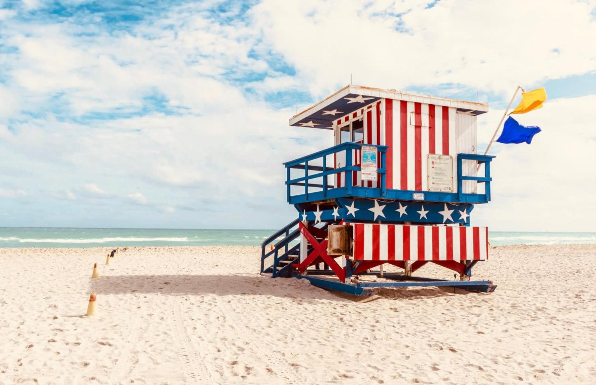 Apartment South Steps To Ocean Drive Free Parking & Pet Friendly *