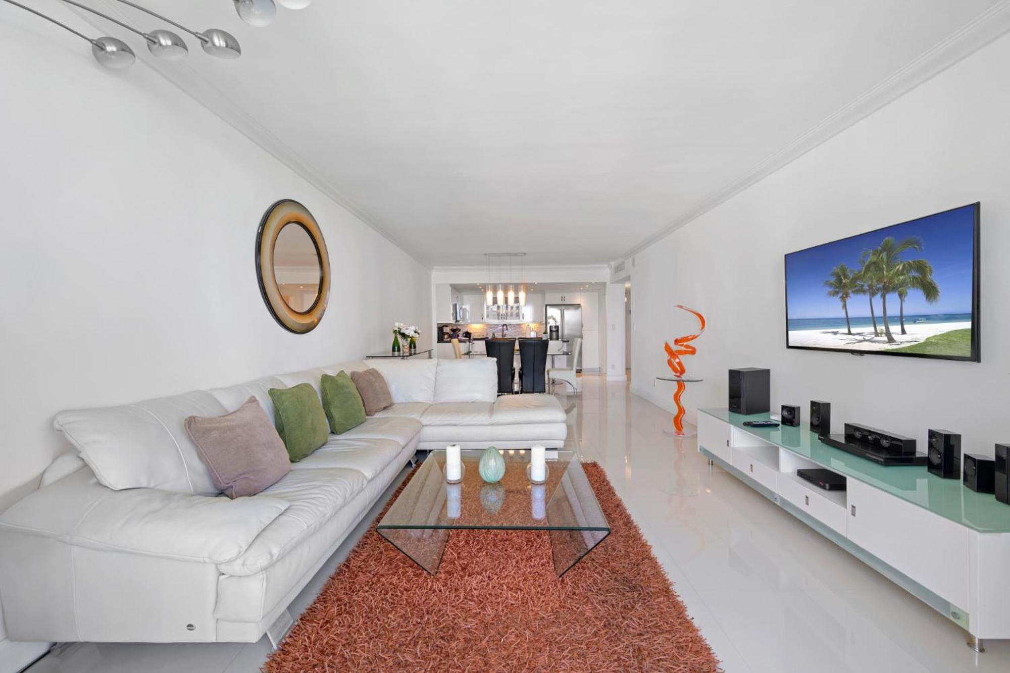 Spacious Of 2br - 2bth Near Of The Great Price *
