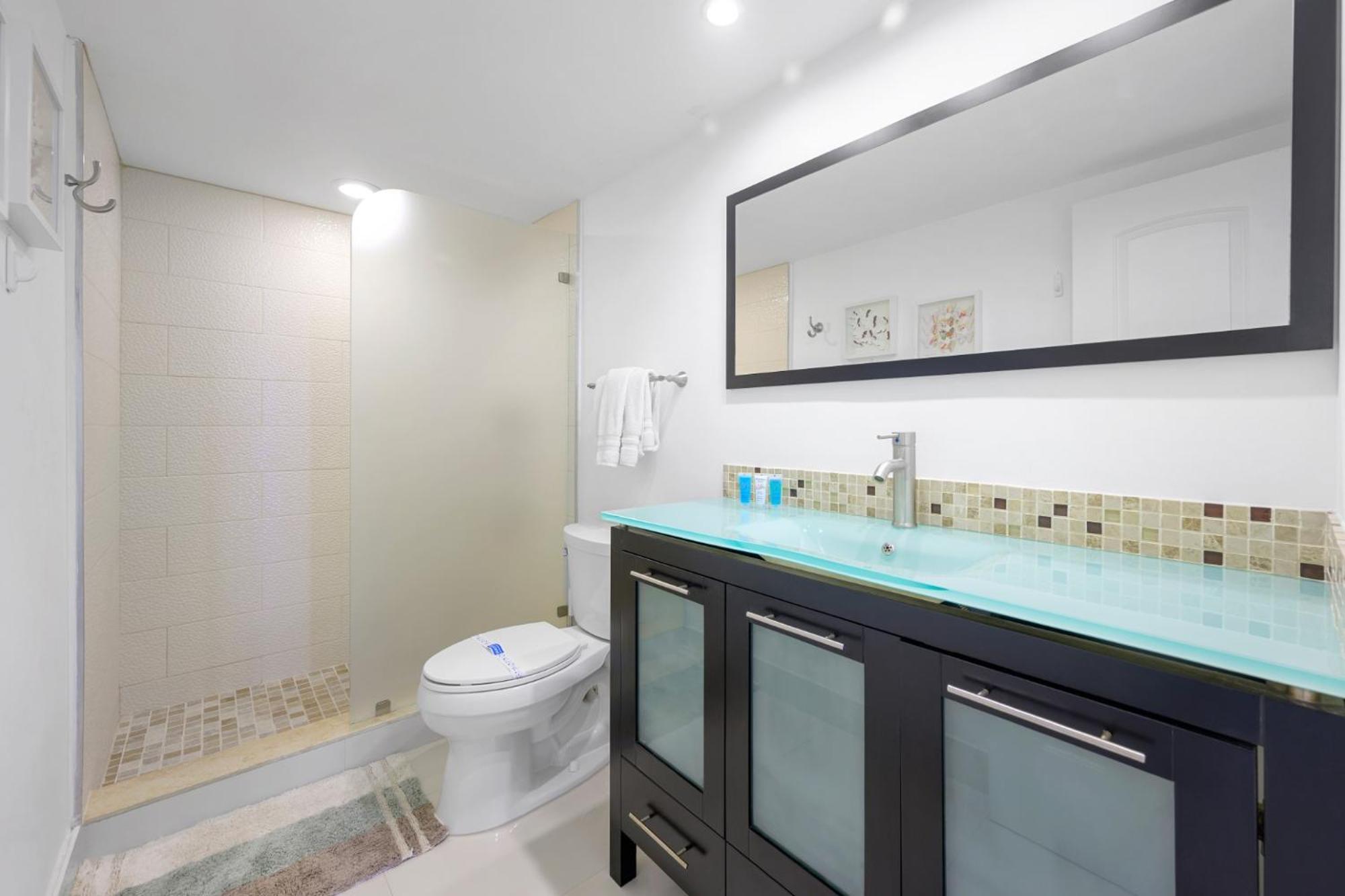 Spacious Of 2br - 2bth Near Of The Great Price