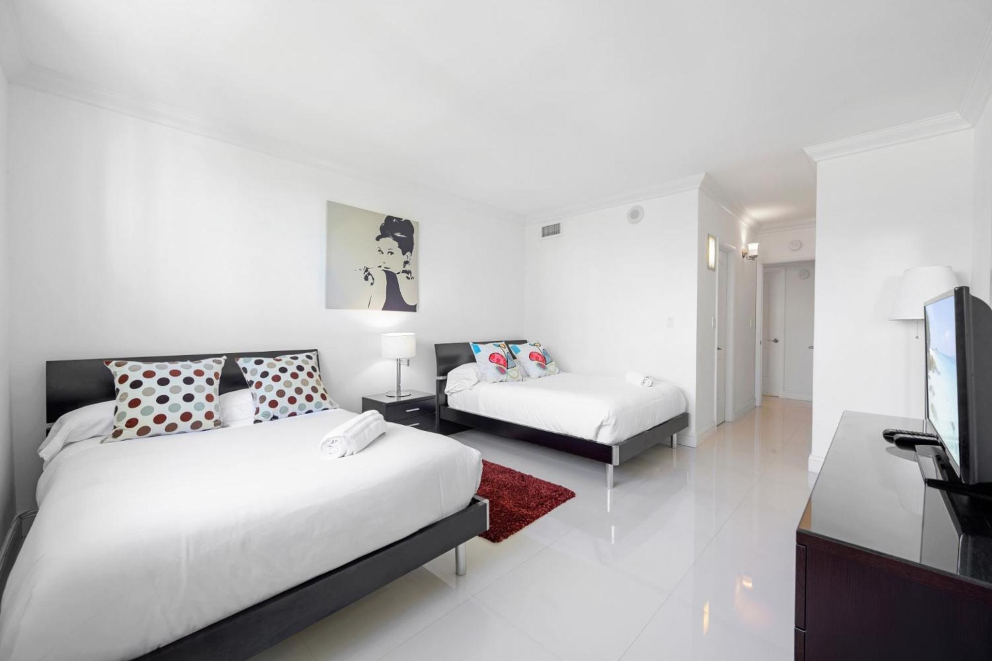 Apartment Spacious Of 2br - 2bth Near Of The Great Price *