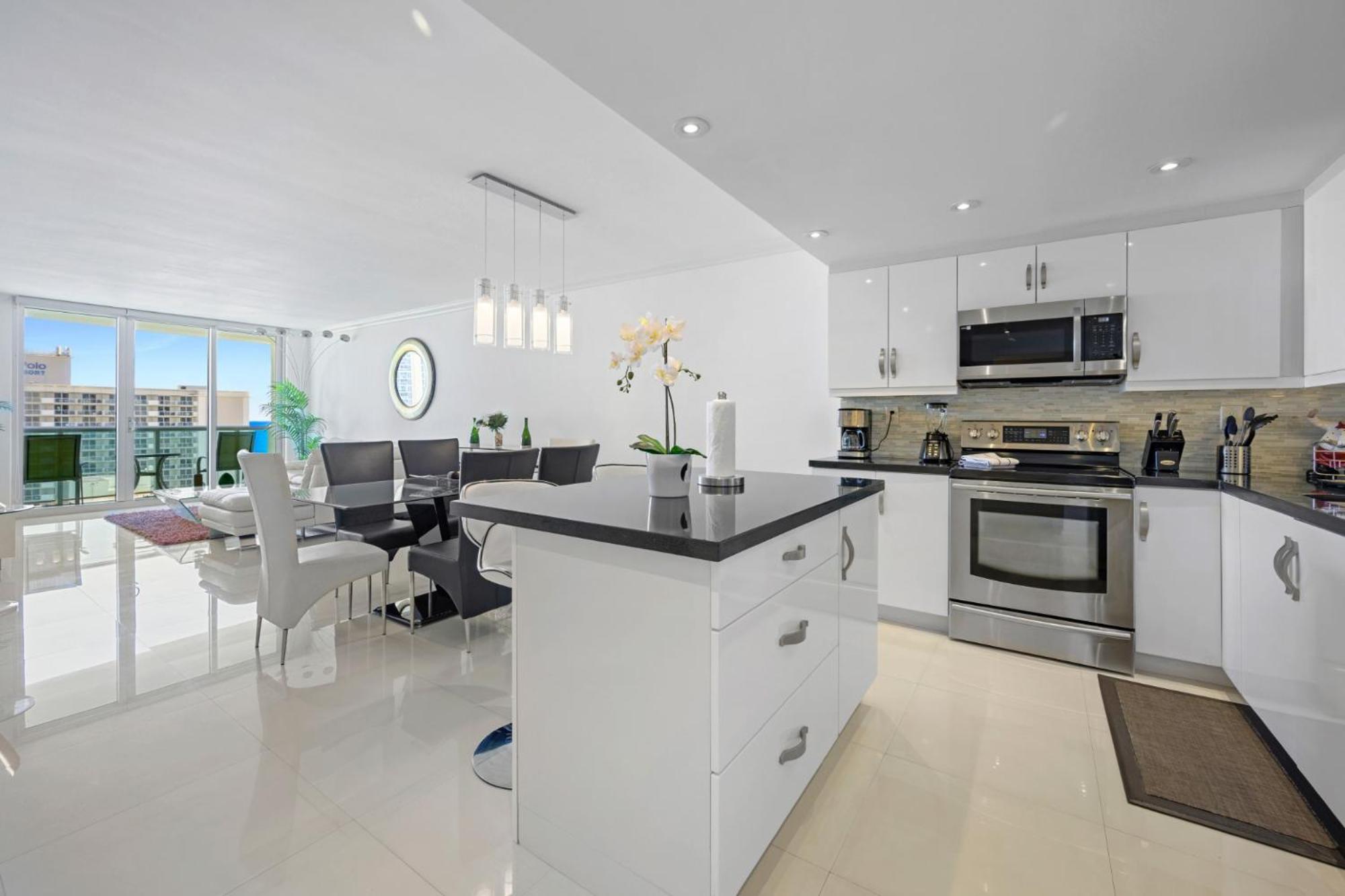 Spacious Of 2br - 2bth Near Of The Great Price *