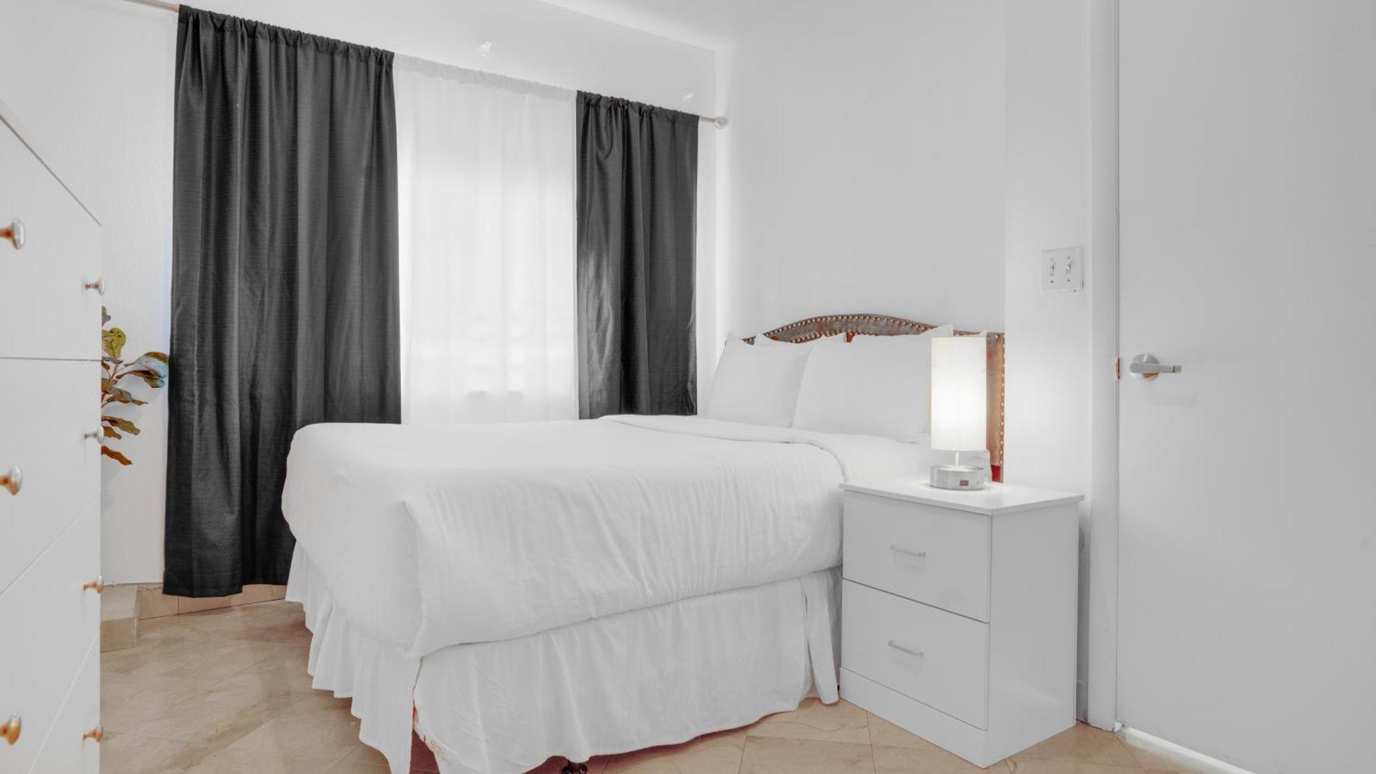 Apartment Seaside Sanctuary 1br 2 Blocks To Beach, Sleeps 4 *