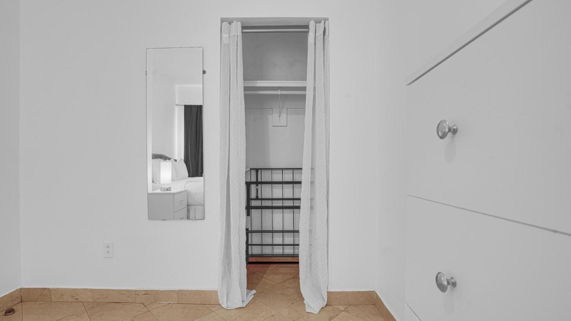 Seaside Sanctuary 1br 2 Blocks To Beach, Sleeps 4 Apartment Miami Beach