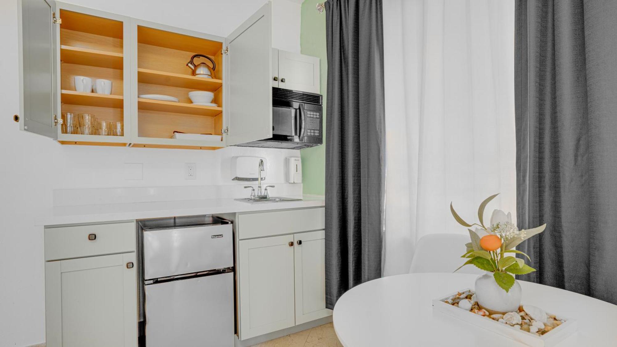 Seaside Sanctuary 1br 2 Blocks To Beach, Sleeps 4 Apartment Miami Beach