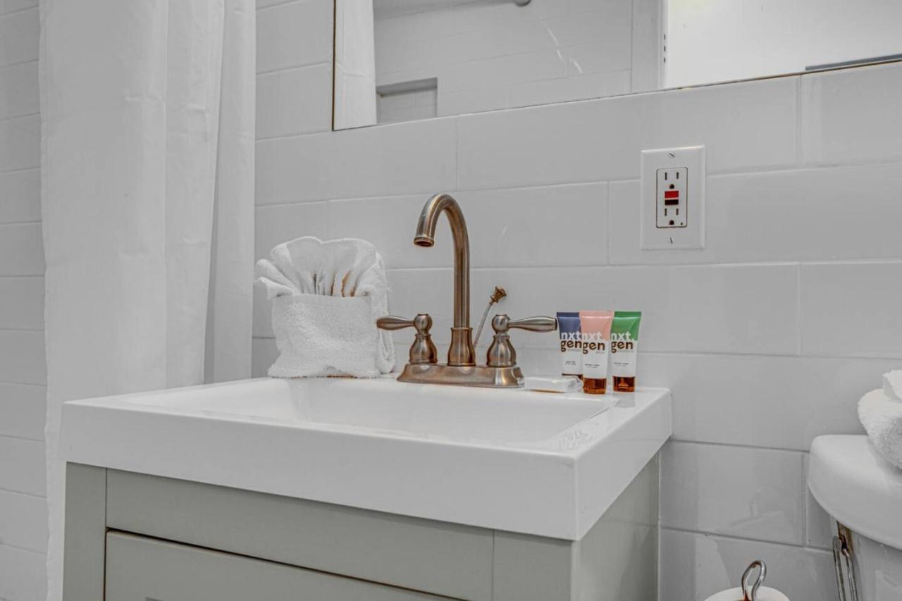 South Miami Oasis Sleeps 2 *