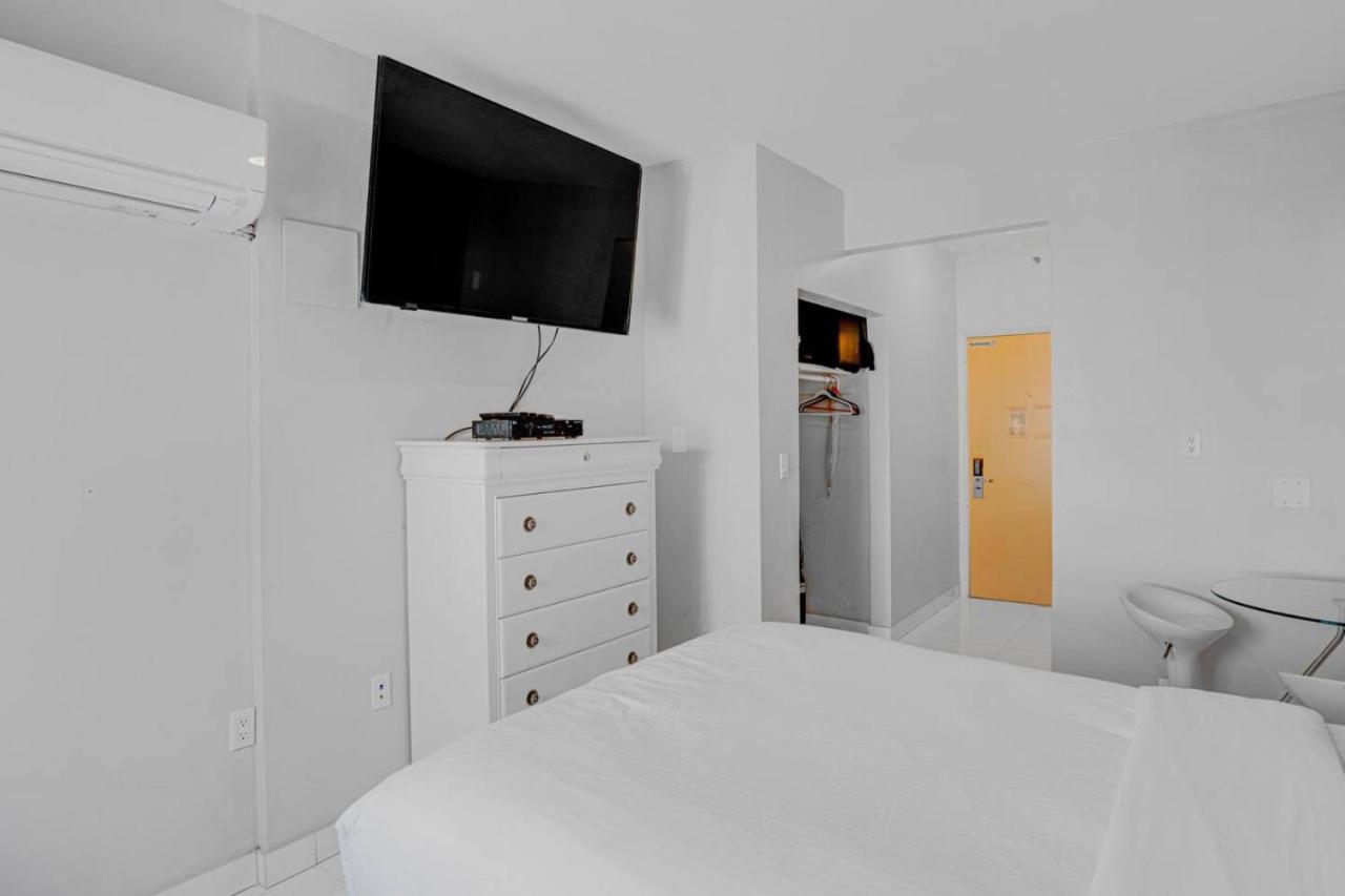 South Miami Oasis Sleeps 2 Apartment
