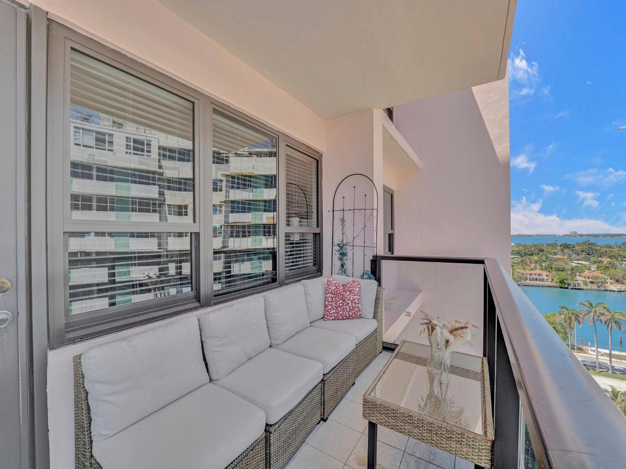High Floor 2bd With Service 1608 *