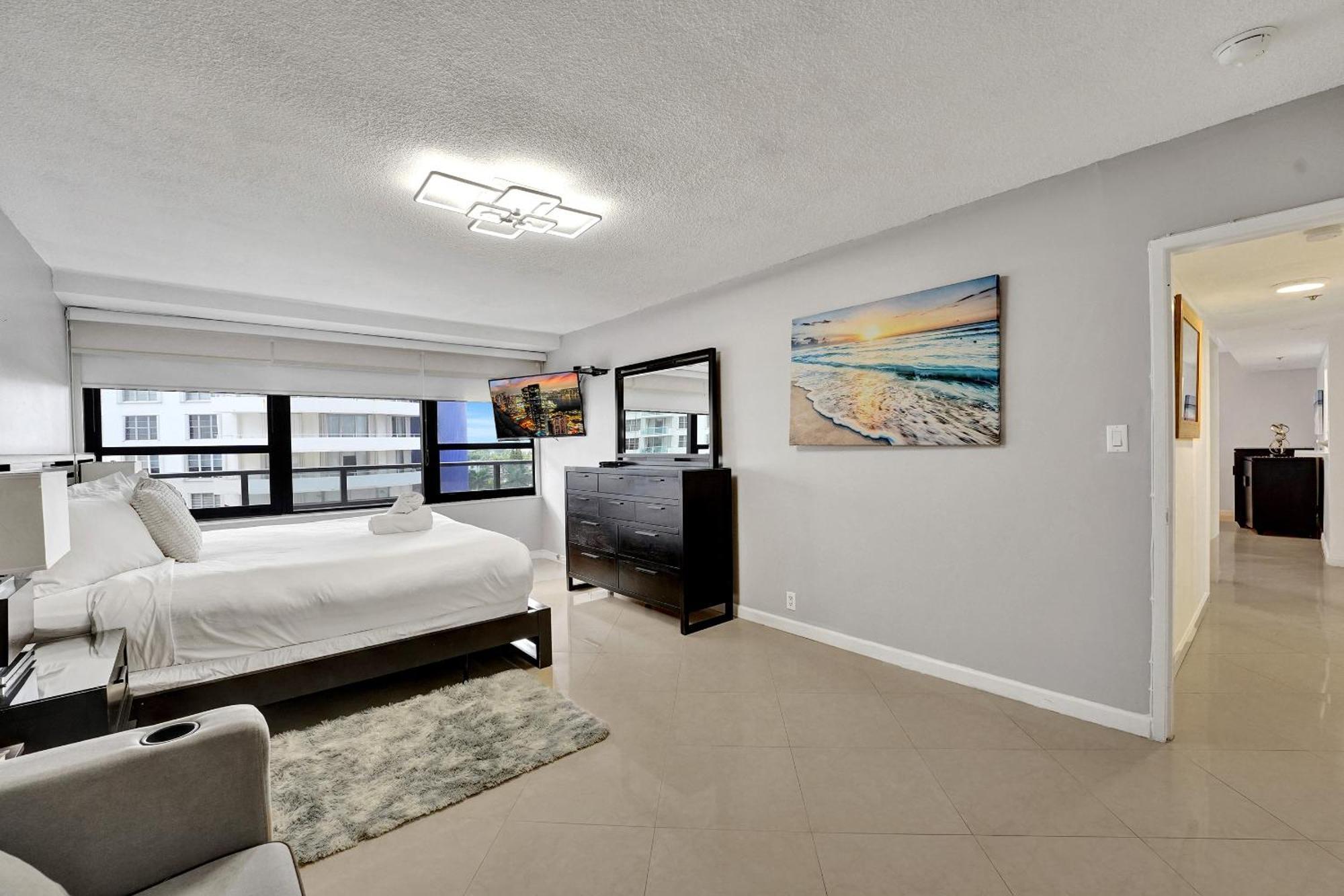 Apartment Breathtaking 2 Bedroom W Service 919 Miami Beach