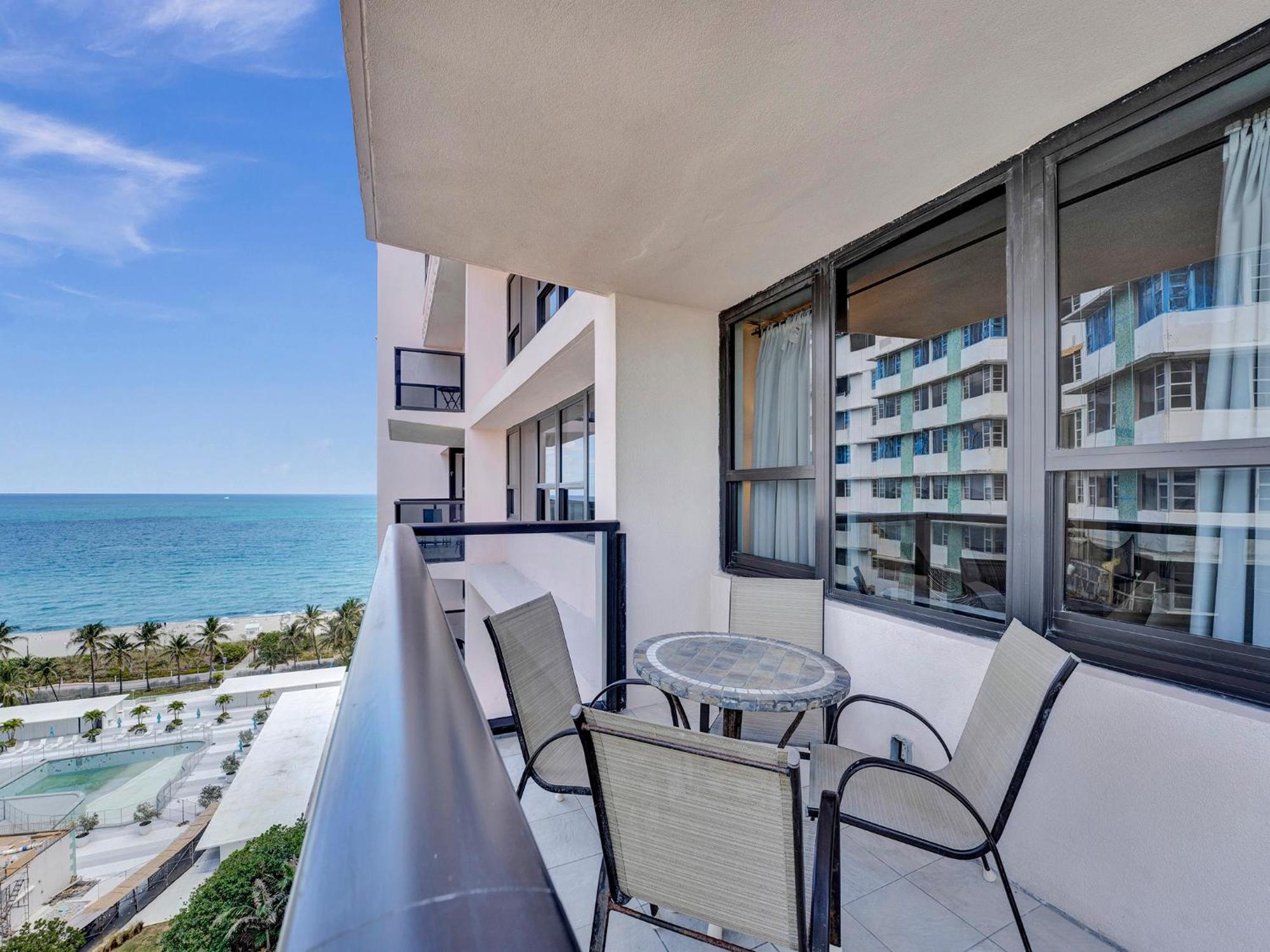 Cozy Beachfront 2 Bdr Miami 1516