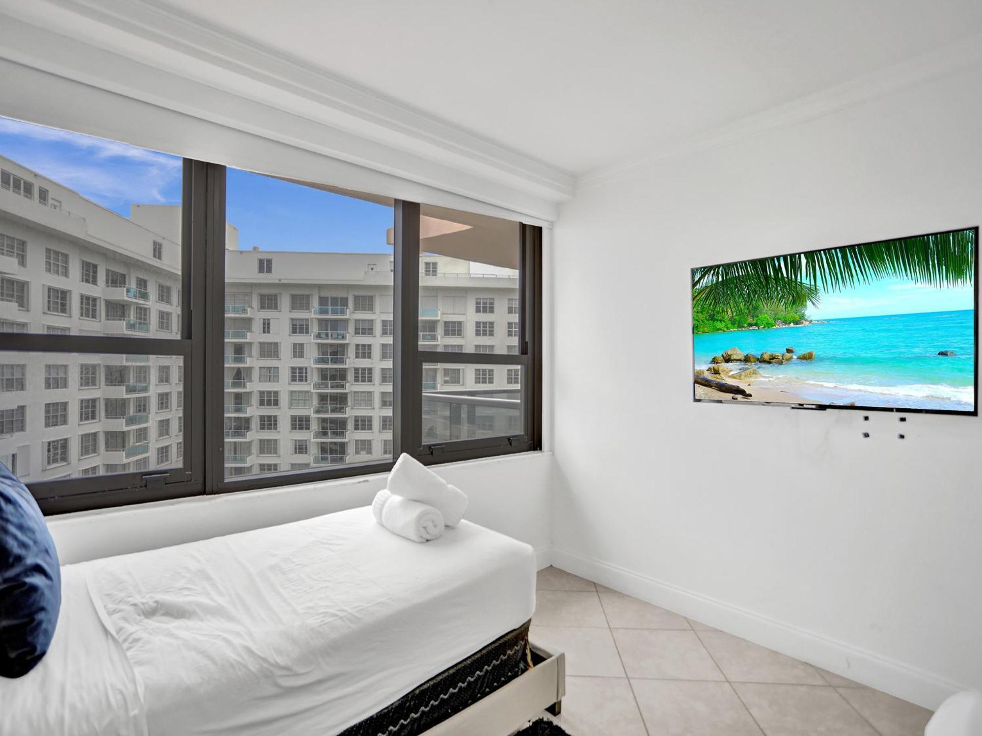 Spacious Ocean View Service 1507 * Miami Beach