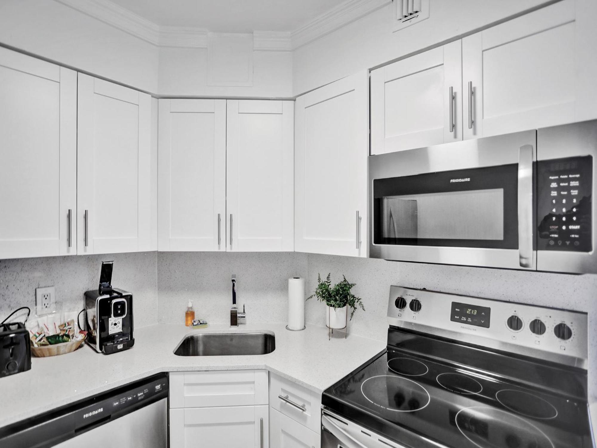 Spacious Ocean View Service 1507 * Miami Beach