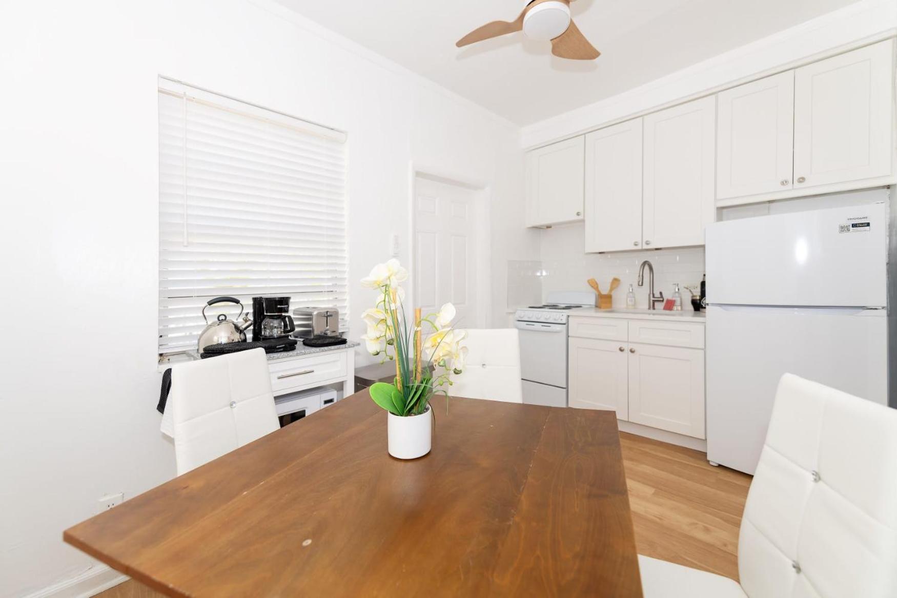 Bellamor Apts At 5th St Shopping Mall Aparthotel *