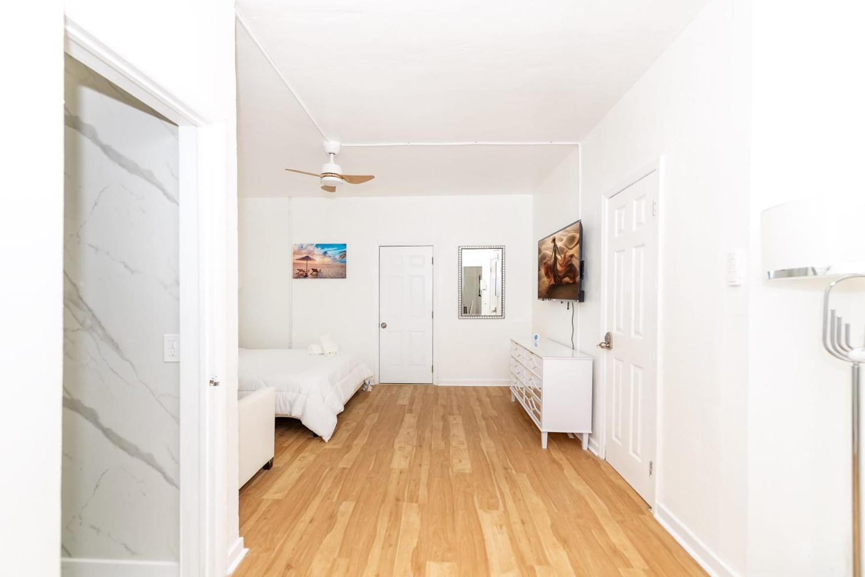 Bellamor Apts At 5th St Shopping Mall Aparthotel Miami Beach