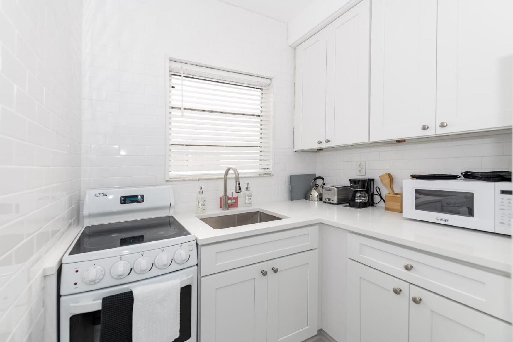 Bellamor Apts At 5th St Shopping Mall Aparthotel *