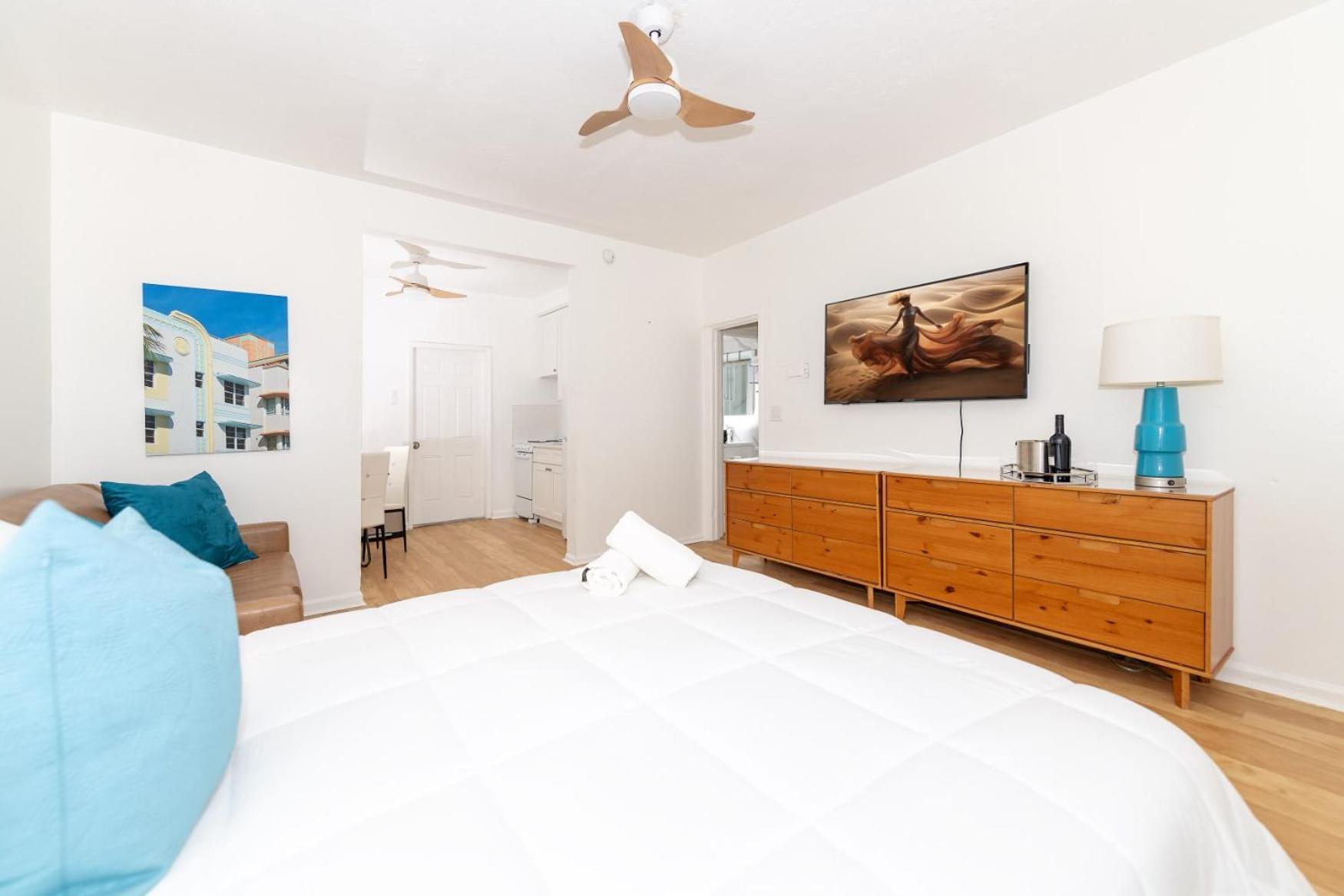 Bellamor Apts At 5th St Shopping Mall Aparthotel Miami Beach