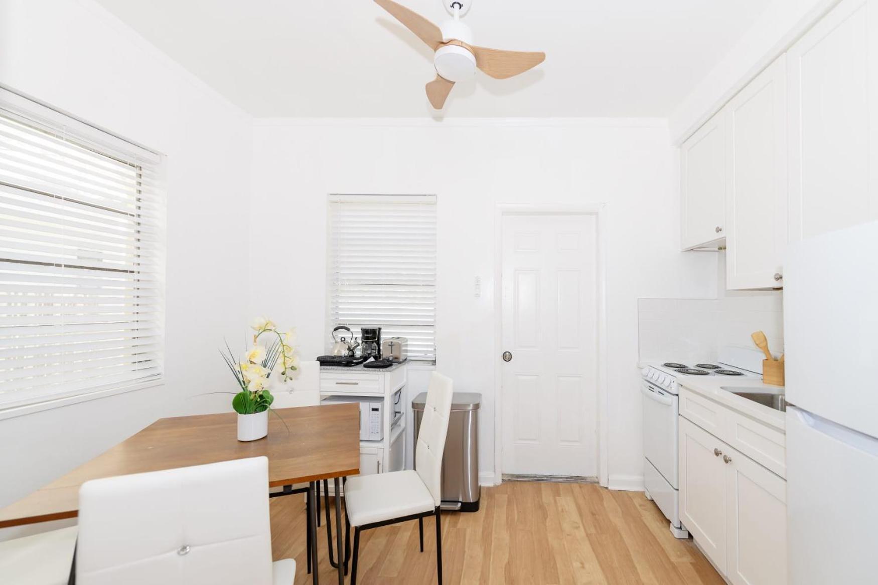 Bellamor Apts At 5th St Shopping Mall