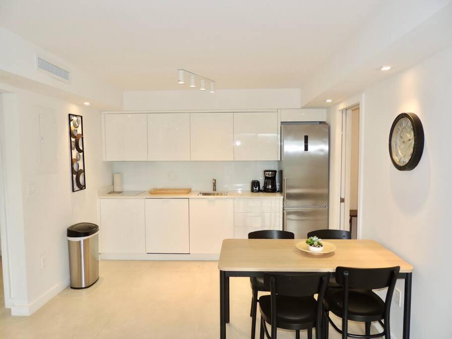 2br In Heart Of Sobe With Parking Apartment
