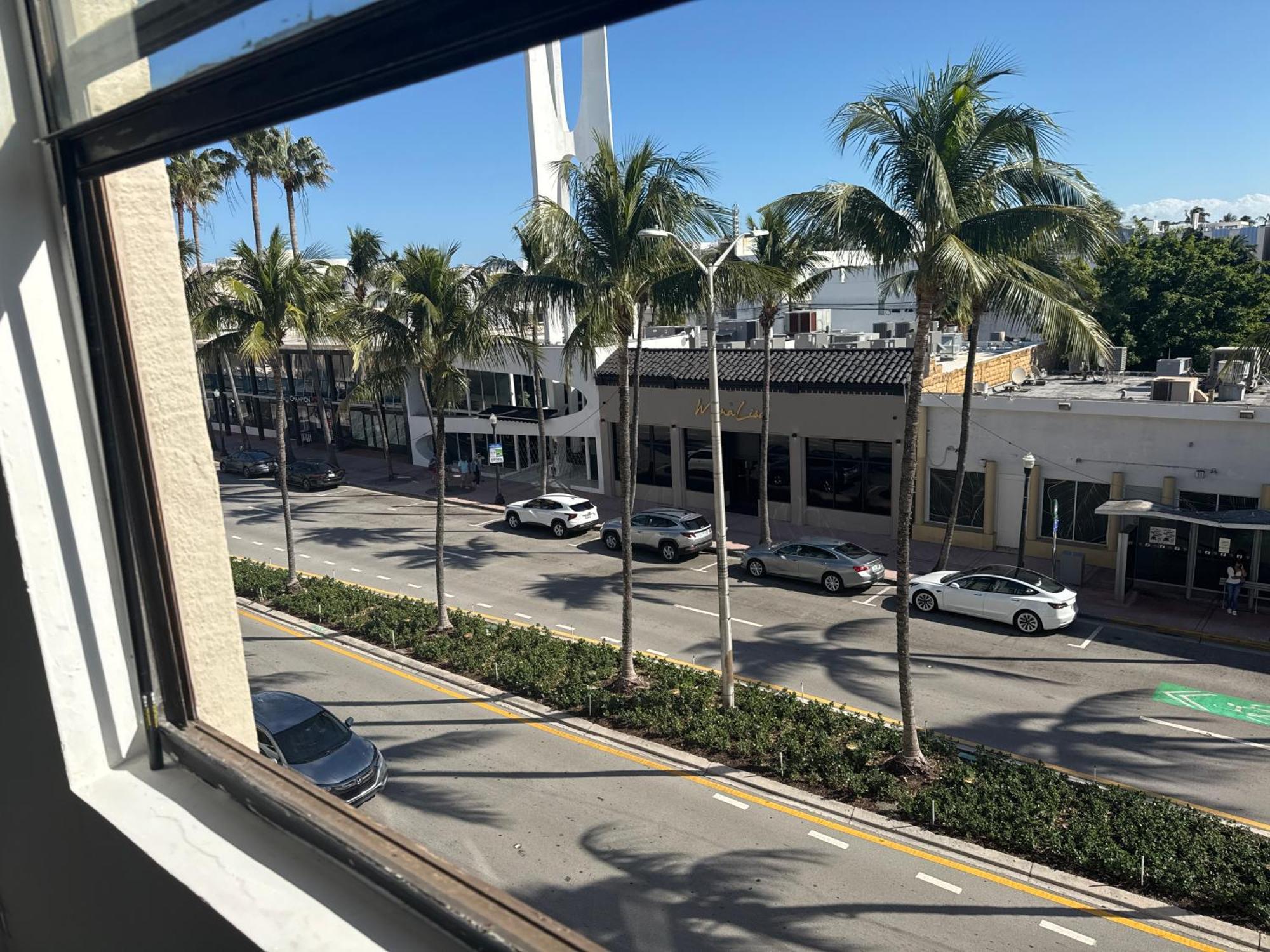 Large Location In South Beach!