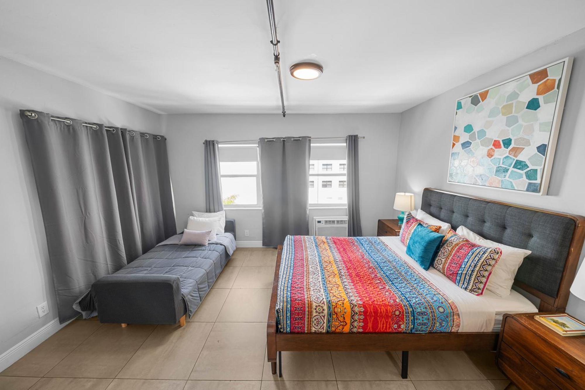 Rock By Lowkl Apartment
