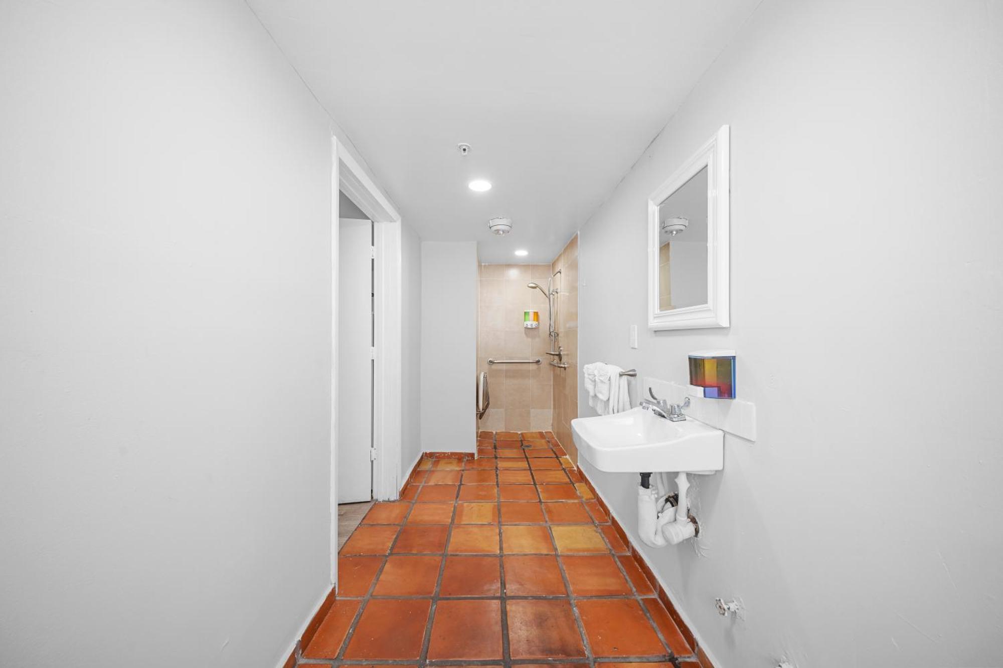 Rock By Lowkl Apartment