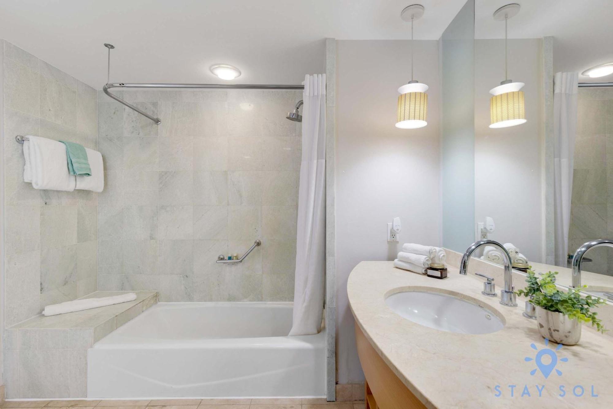 Beachfront - Pool - Ocean View Balcony- Gym * Miami Beach