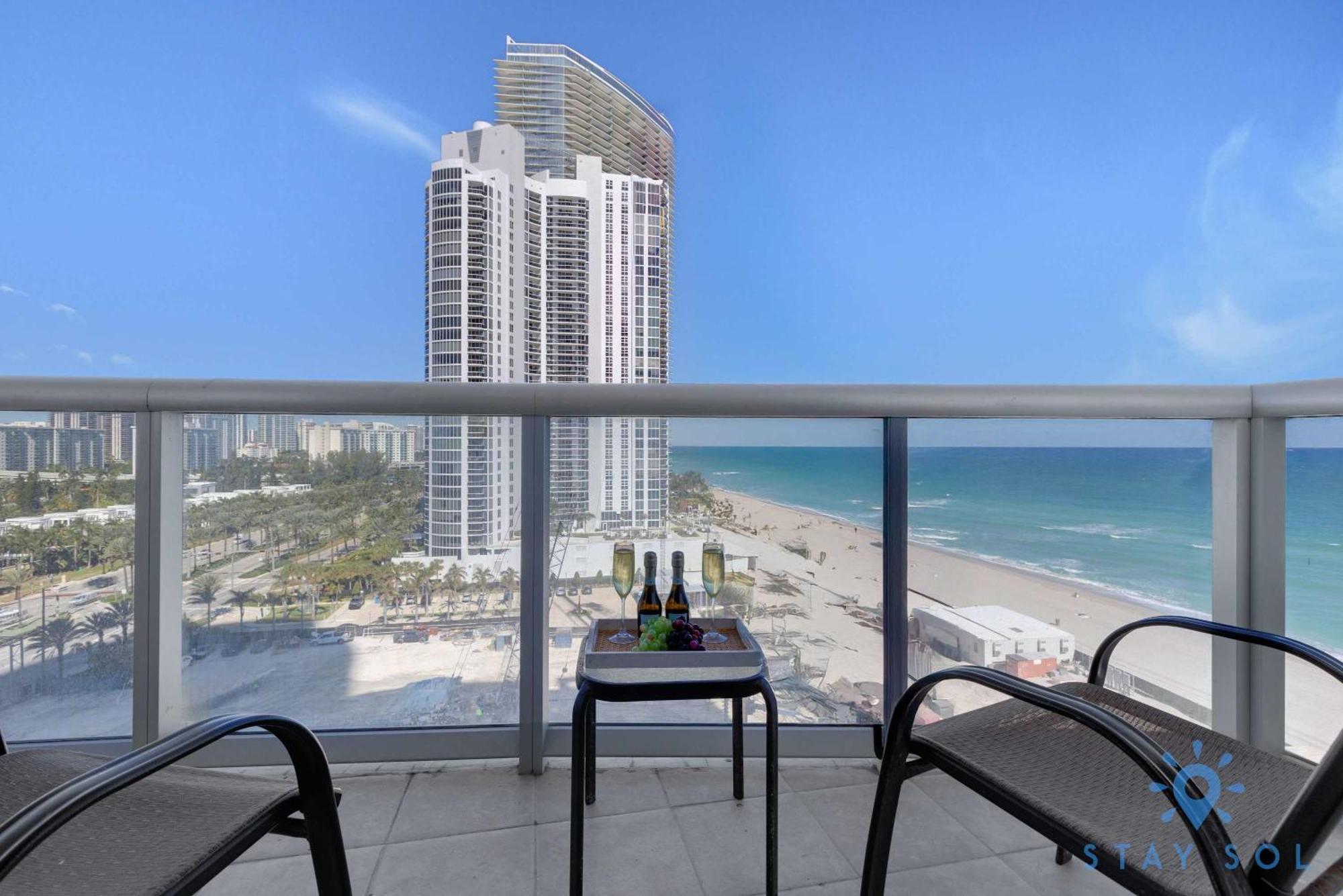 Apartment Beachfront - Pool - Ocean View Balcony- Gym Miami Beach