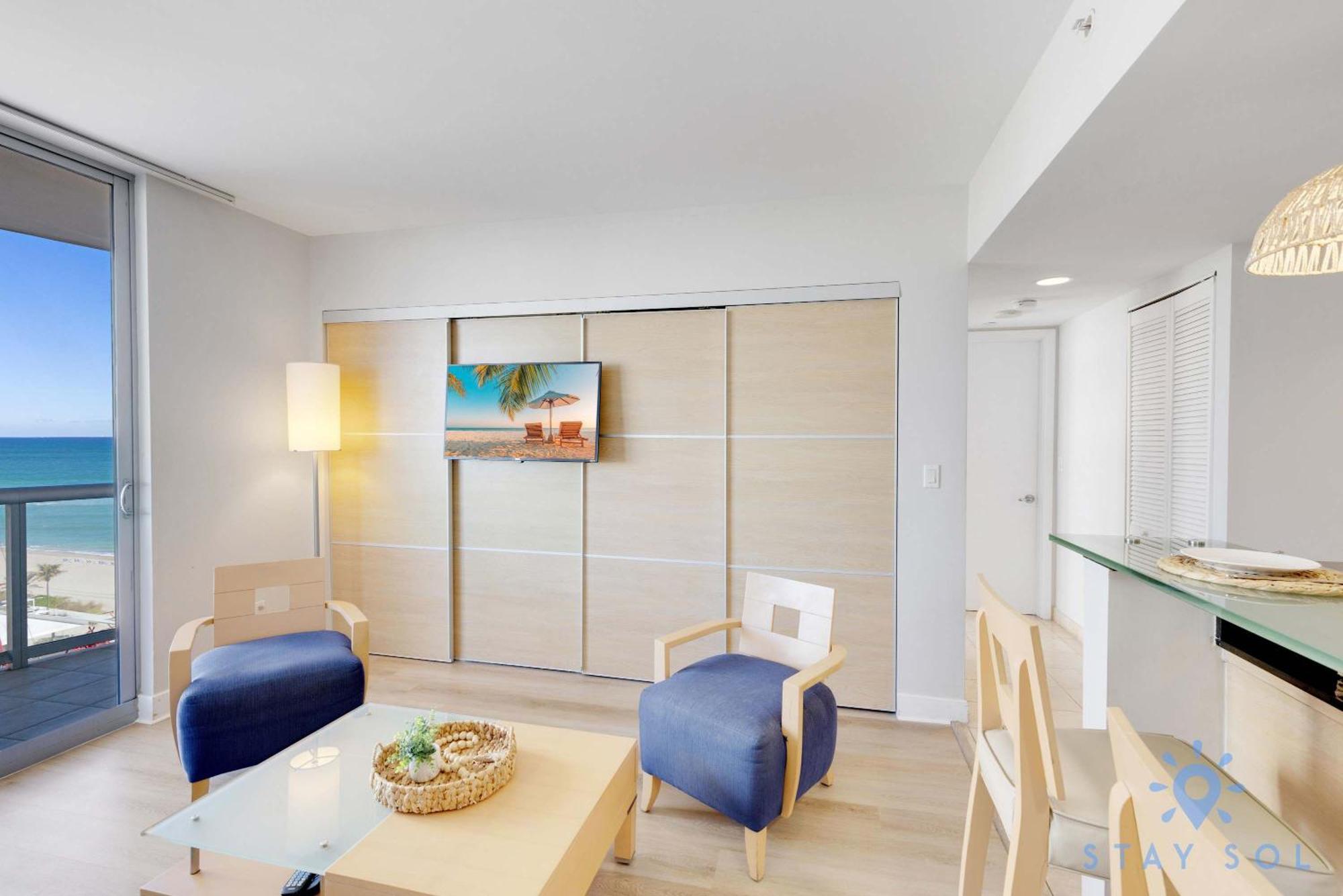 Beachfront - Pool - Ocean View Balcony- Gym Apartment