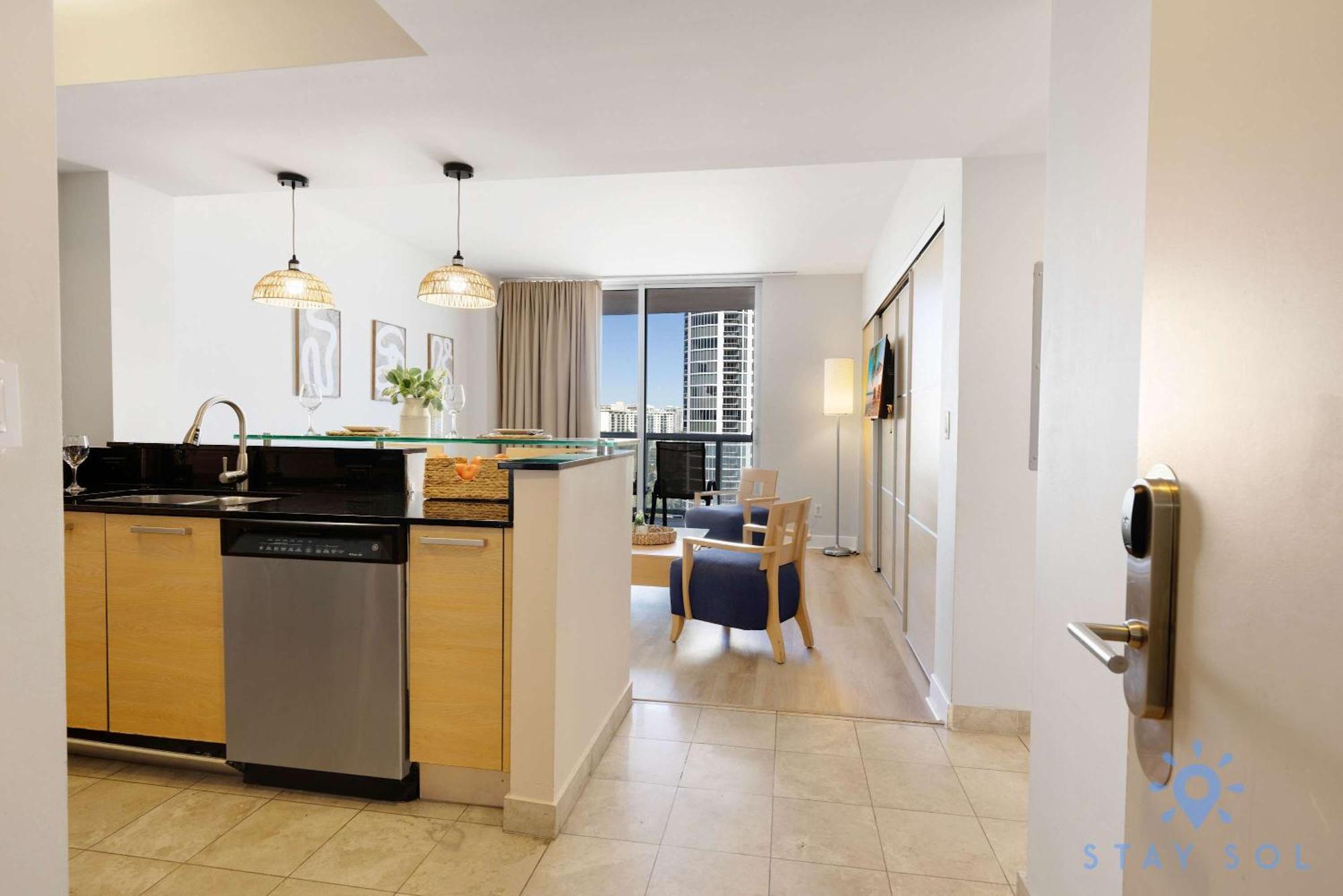Apartment Beachfront - Pool - Ocean View Balcony- Gym Miami Beach