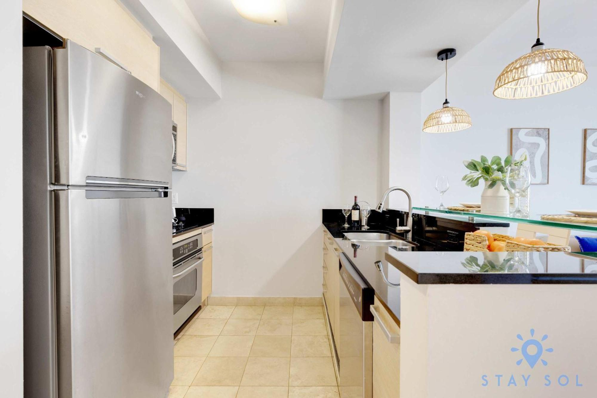 Beachfront - Pool - Ocean View Balcony- Gym Apartment