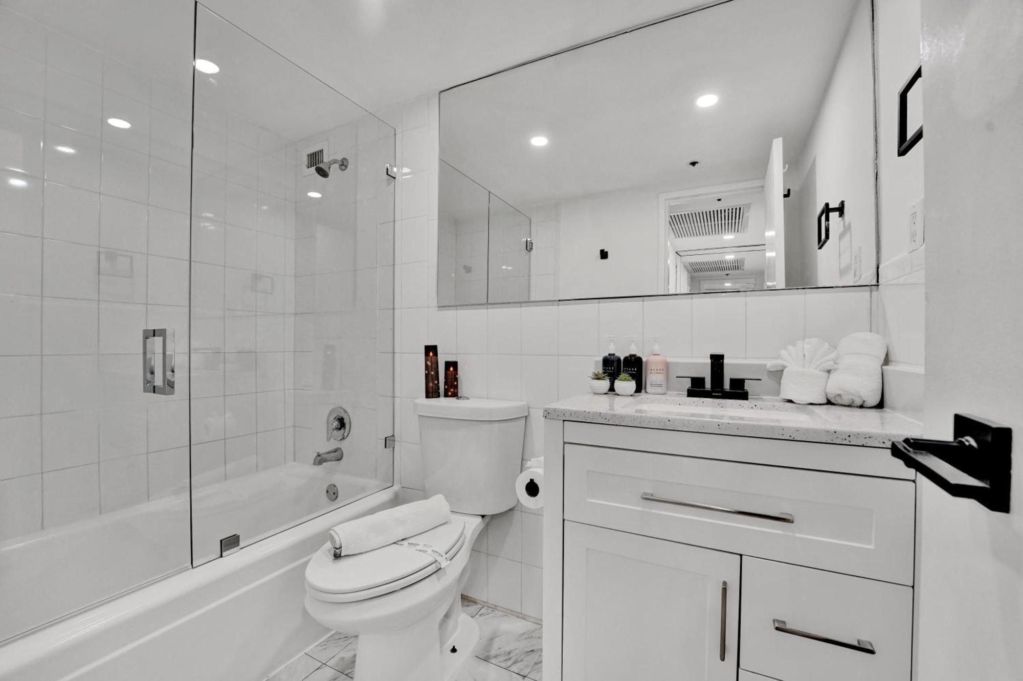 Charming Ocean View Service 806 Miami Beach