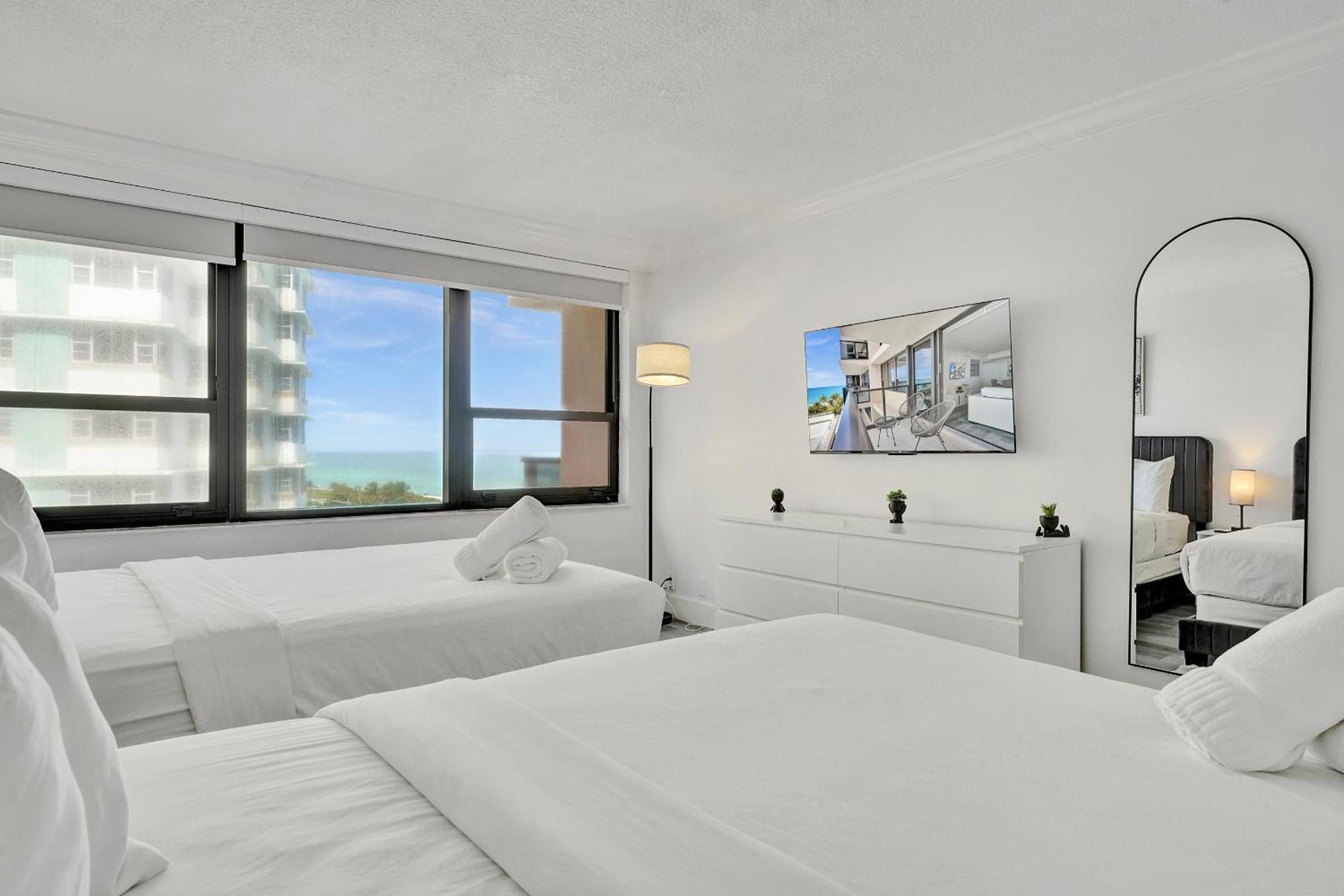 Charming Ocean View Service 806