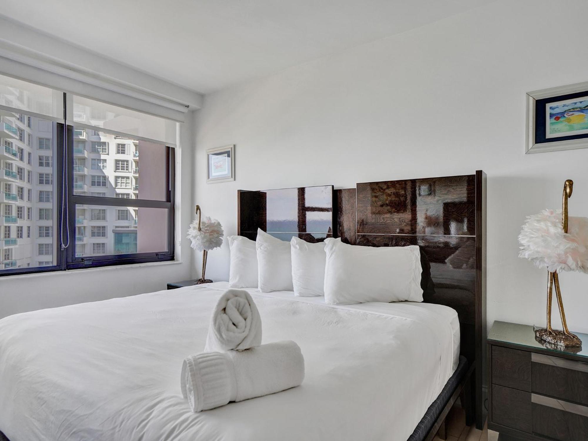 Charming Ocean View Service 1007 * Miami Beach